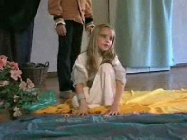 language-theatre little girl blond fairy